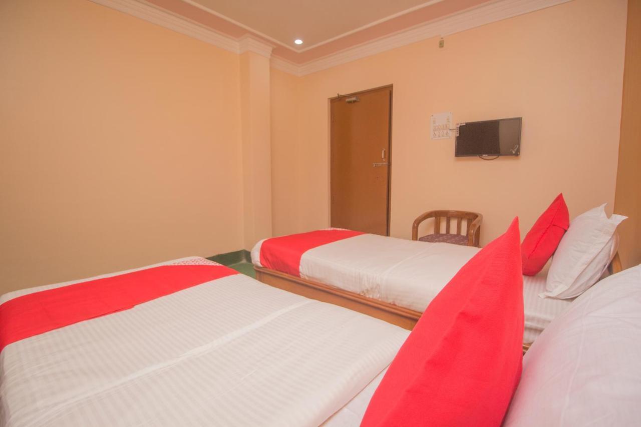 Oyo 48133 Hotel Payel Māldah Esterno foto