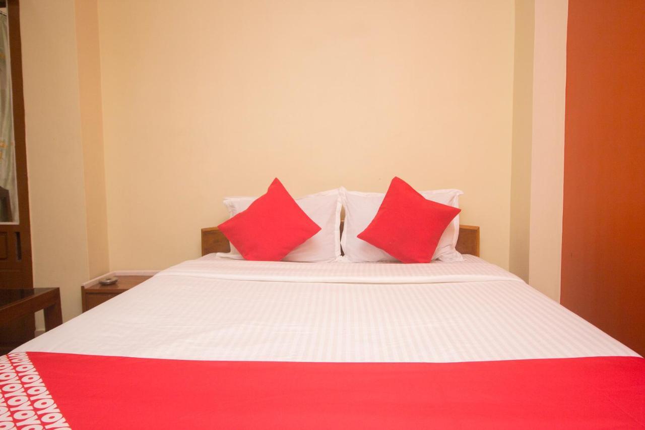 Oyo 48133 Hotel Payel Māldah Esterno foto
