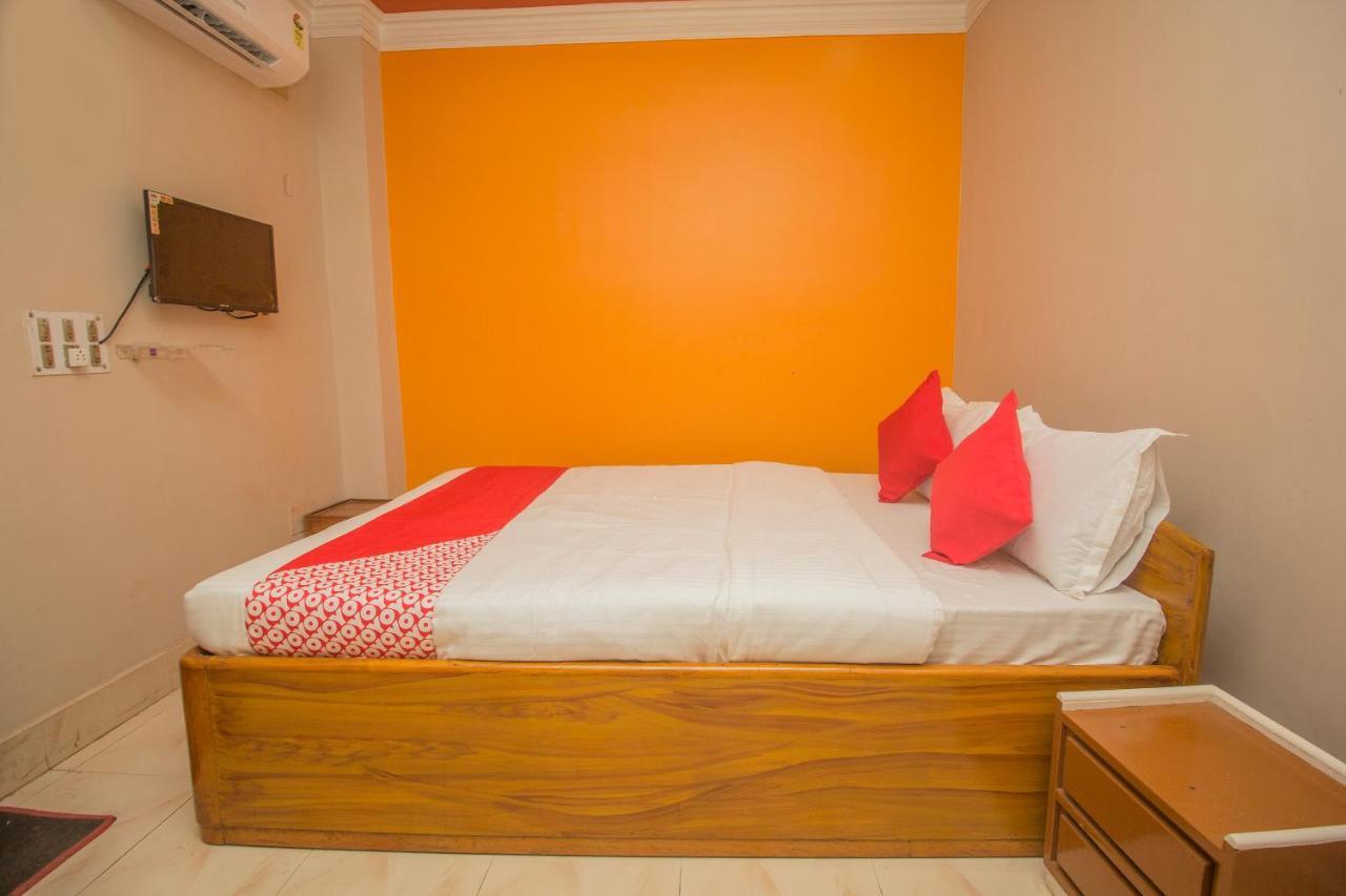 Oyo 48133 Hotel Payel Māldah Esterno foto