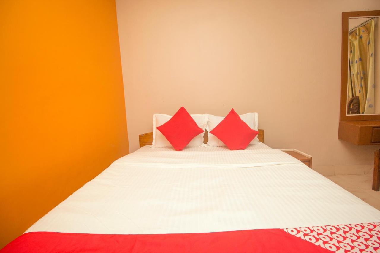Oyo 48133 Hotel Payel Māldah Esterno foto