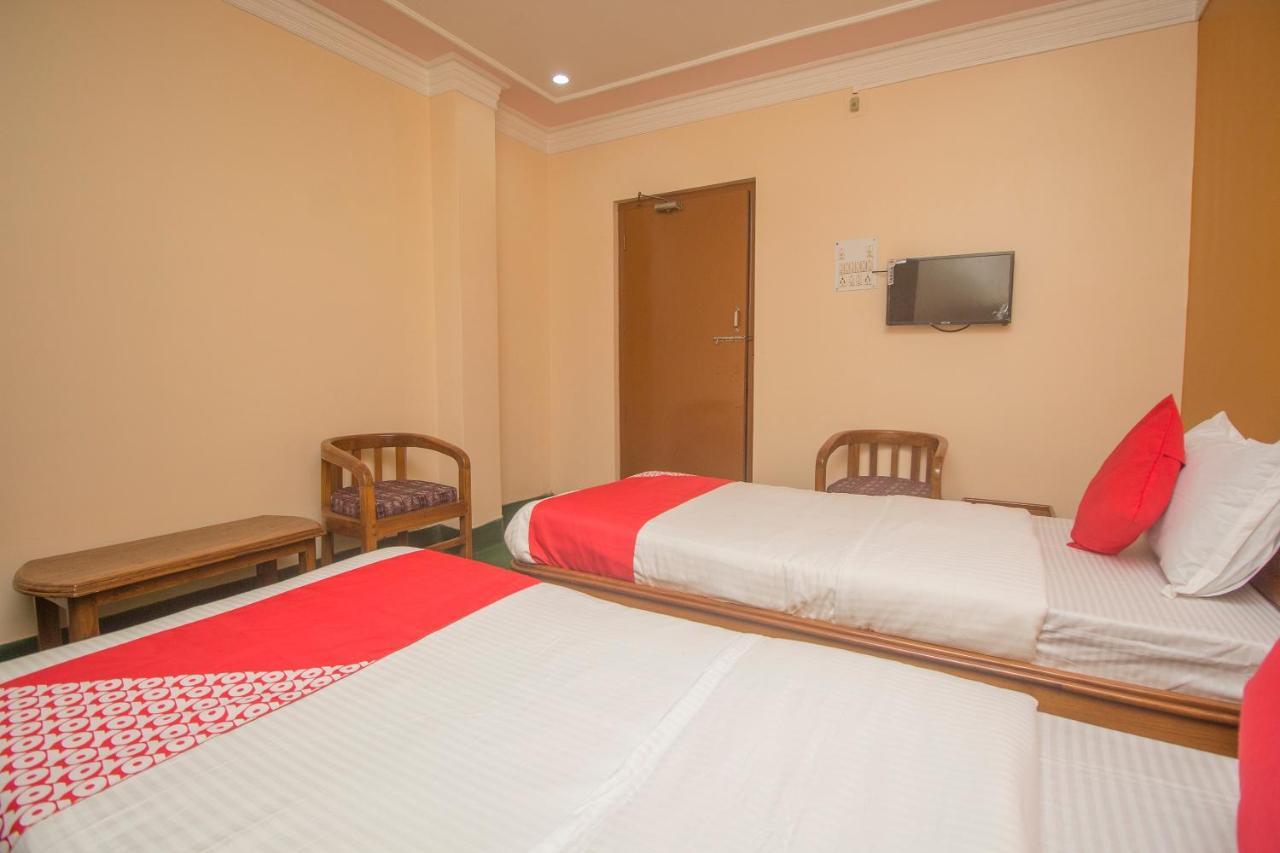 Oyo 48133 Hotel Payel Māldah Esterno foto