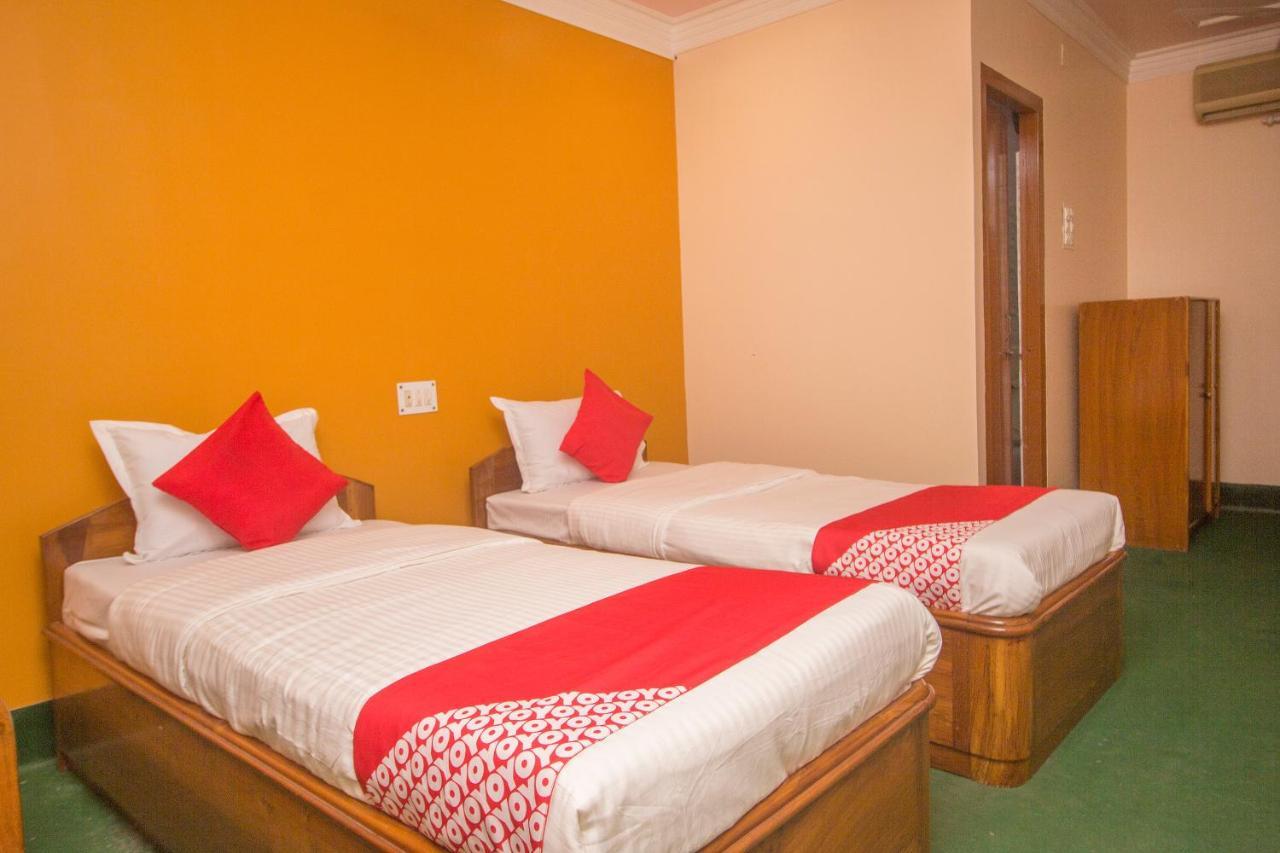 Oyo 48133 Hotel Payel Māldah Esterno foto