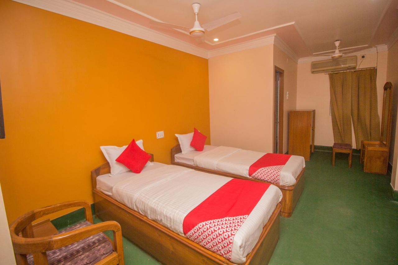 Oyo 48133 Hotel Payel Māldah Esterno foto